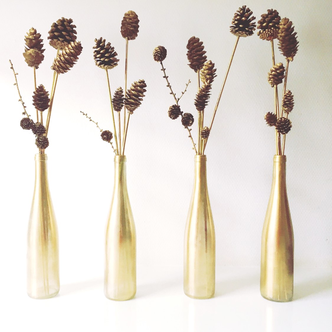 golden vases christmas