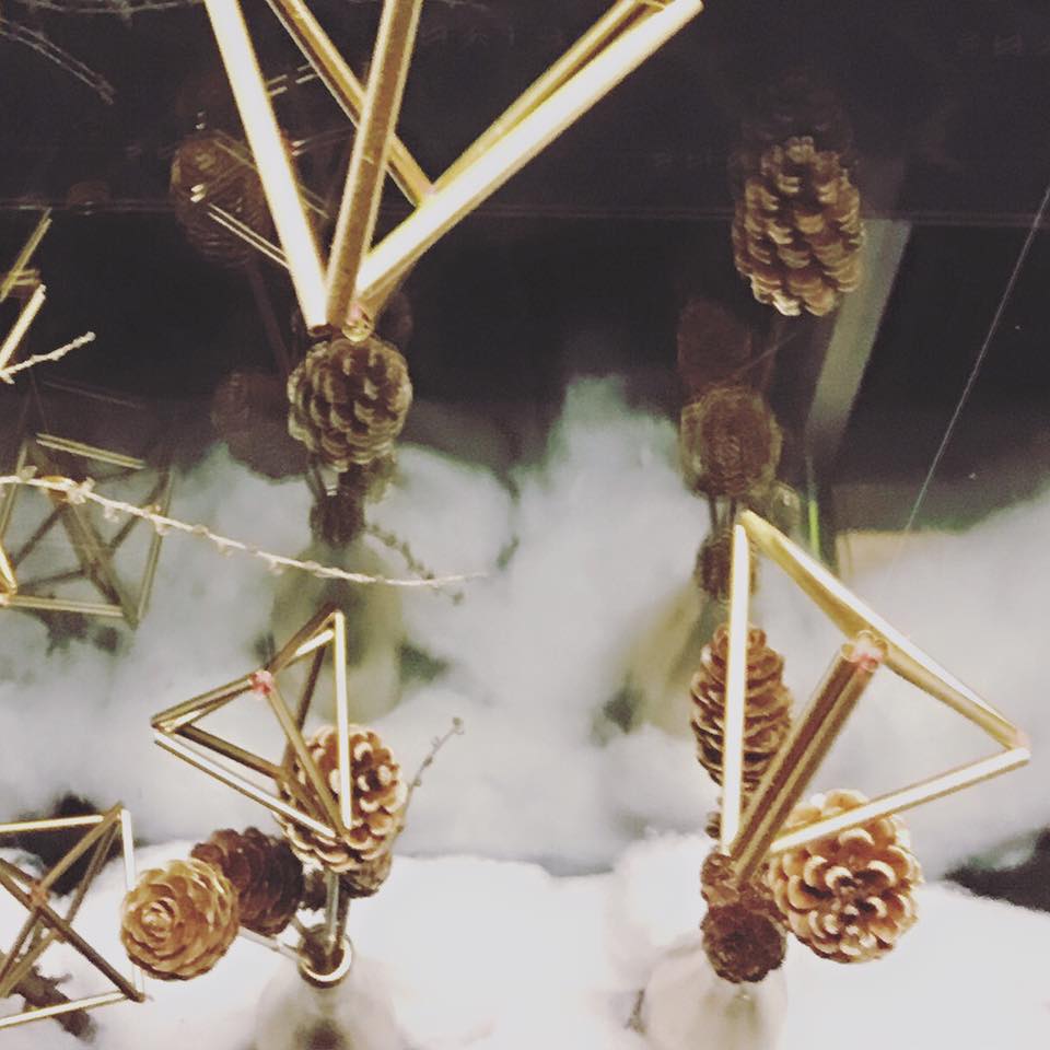 Octans Luxembourg Window Deco