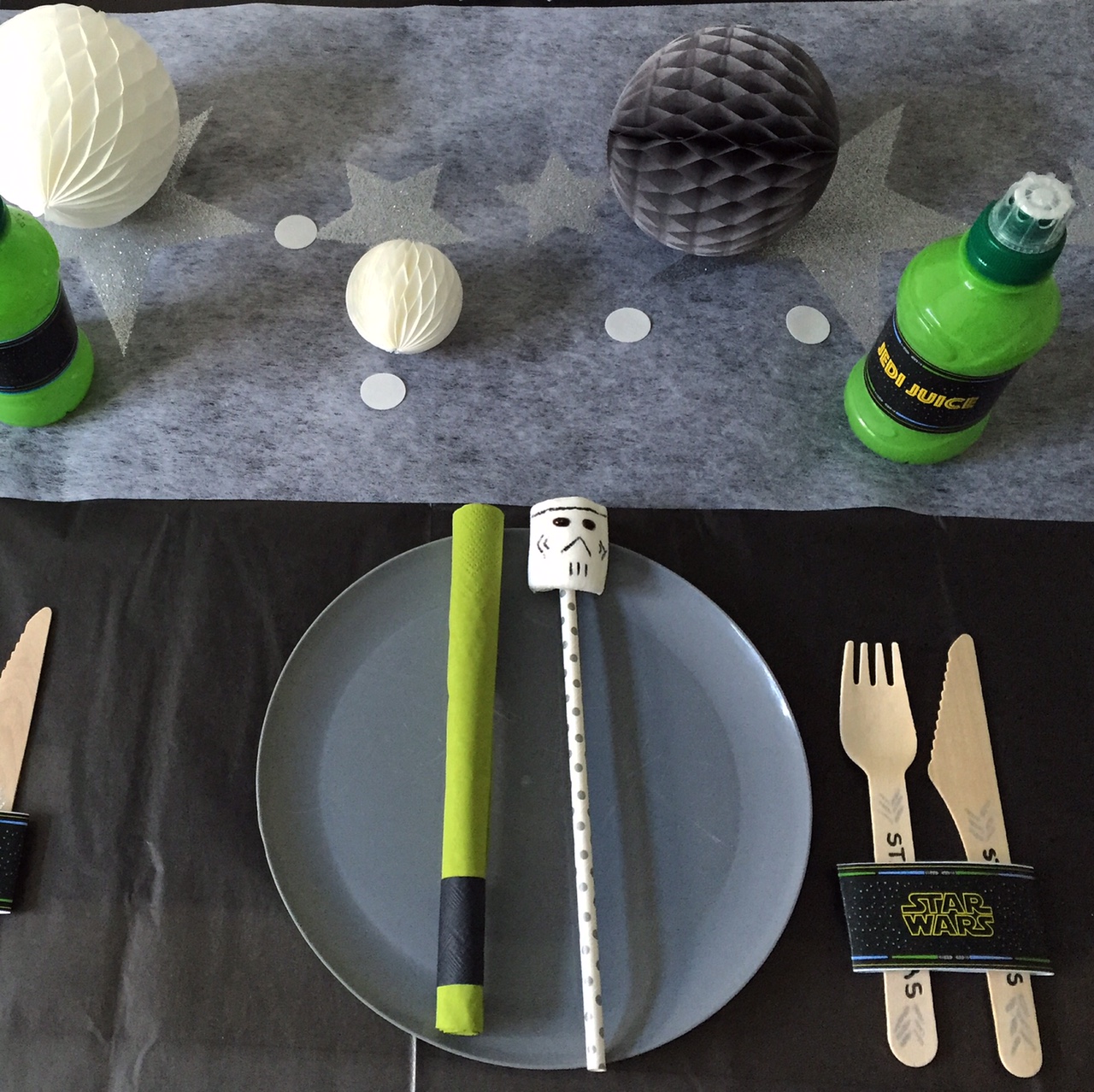 Star Wars party table