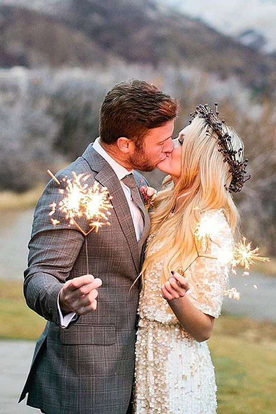 winter-wedding-sparklers
